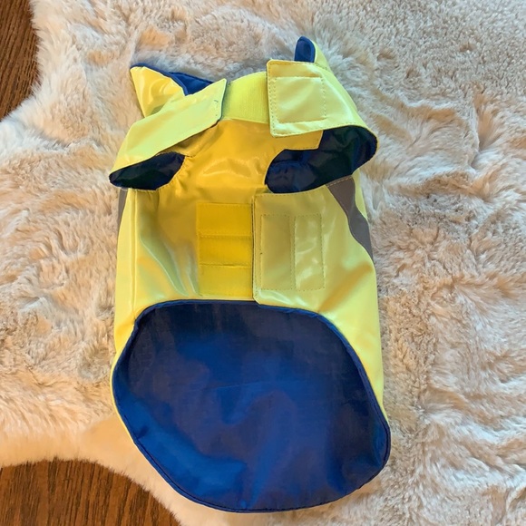 Adjustable rain jacket - Picture 7 of 10